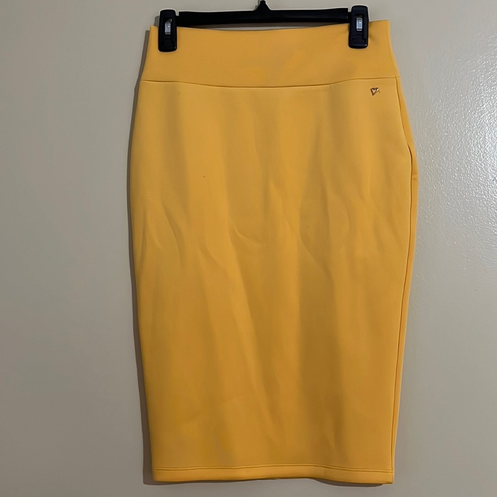 Thalia Sodi yellow/ gold bodycon skirt
